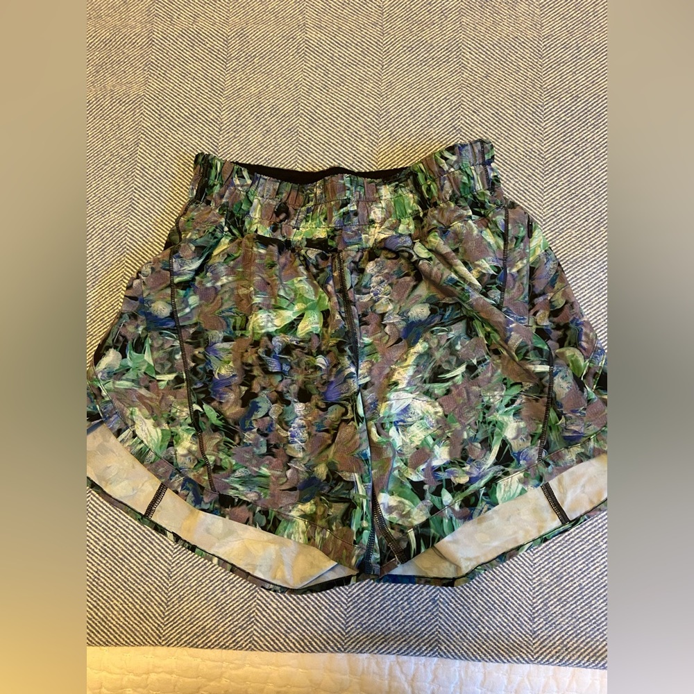 NWOT LuluLemon Hotty Hot Hi Rise Lined Short 4”